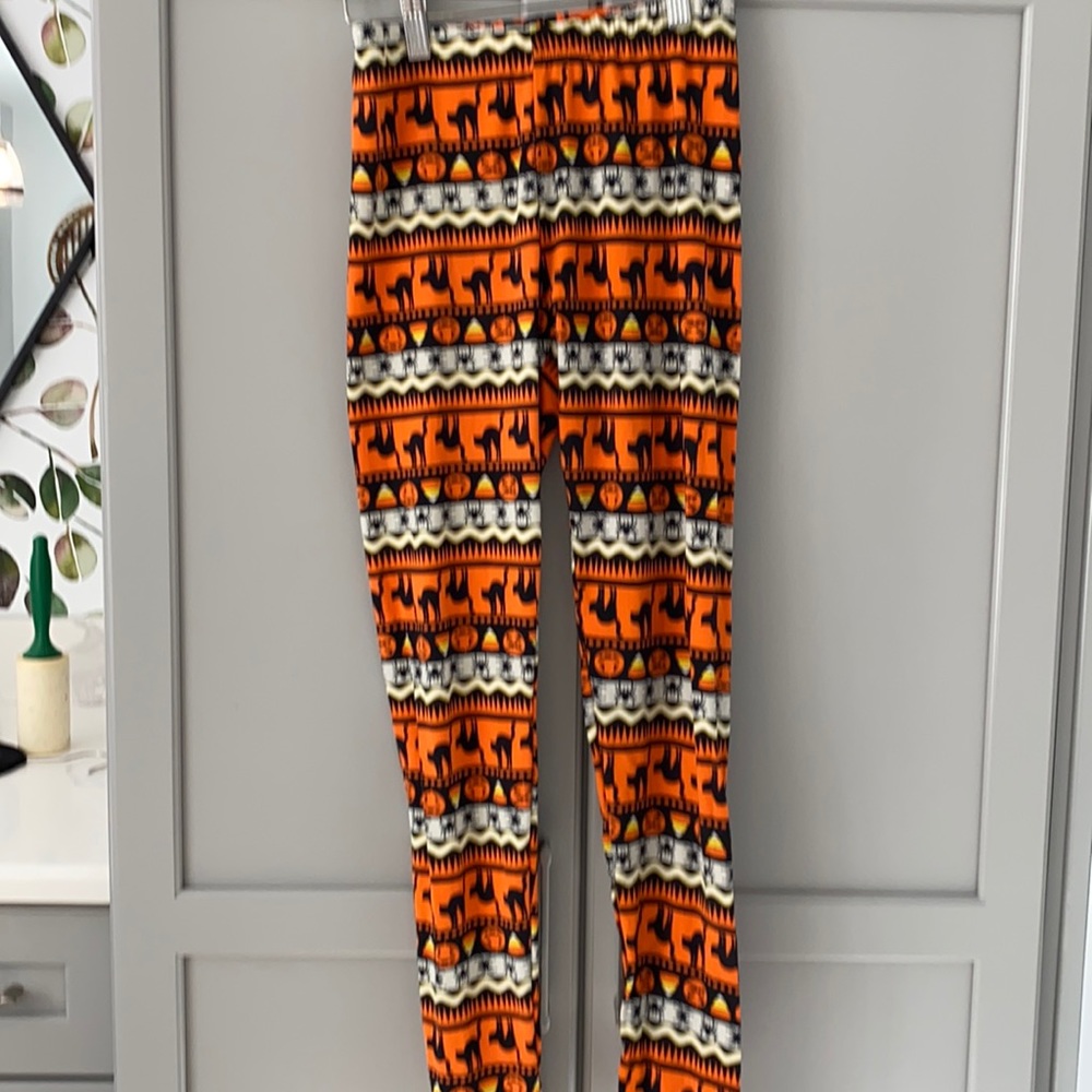 Halloween leggings size medium
